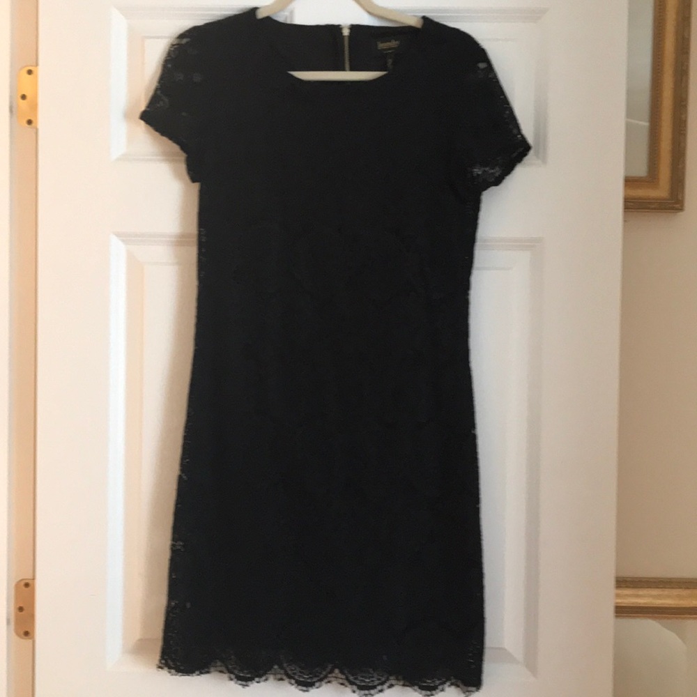 Laundry by Shelli Segal
 lined lace dress